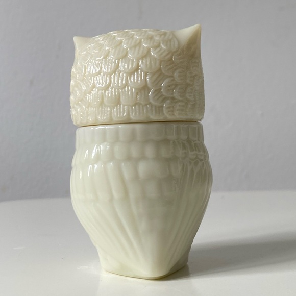 Vintage AVON Milk Glass Cream Owl Satchet Figurine - Picture 8 of 11